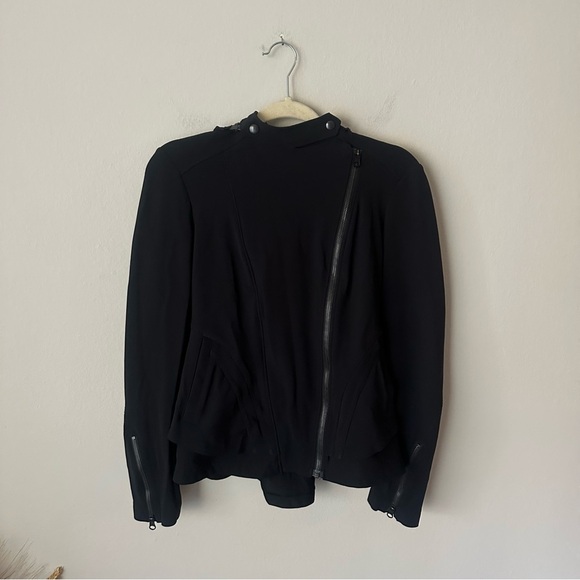 Lululemon Bust A Move Jacket Peplum Black Hood Soft Shell $178.00 - Picture 7 of 16